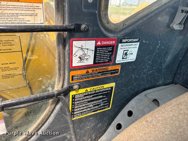 image for item EW4964 2004 John Deere 200C LC excavator