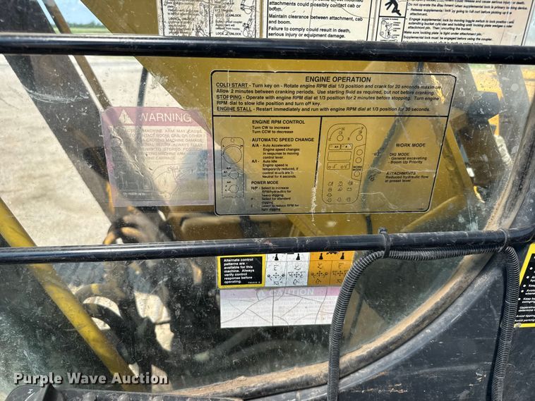 image for item EW4964 2004 John Deere 200C LC excavator