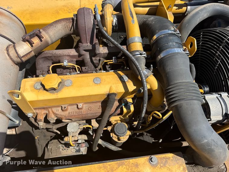 image for item EW4964 2004 John Deere 200C LC excavator