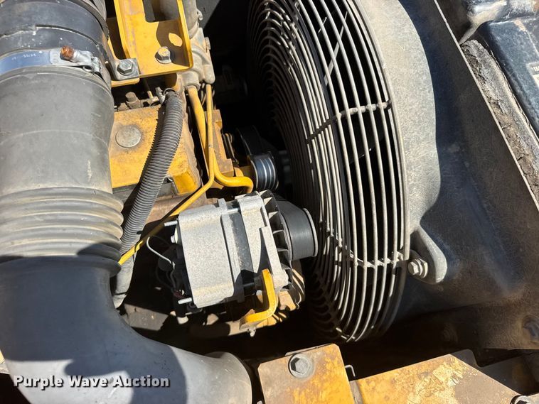 image for item EW4964 2004 John Deere 200C LC excavator