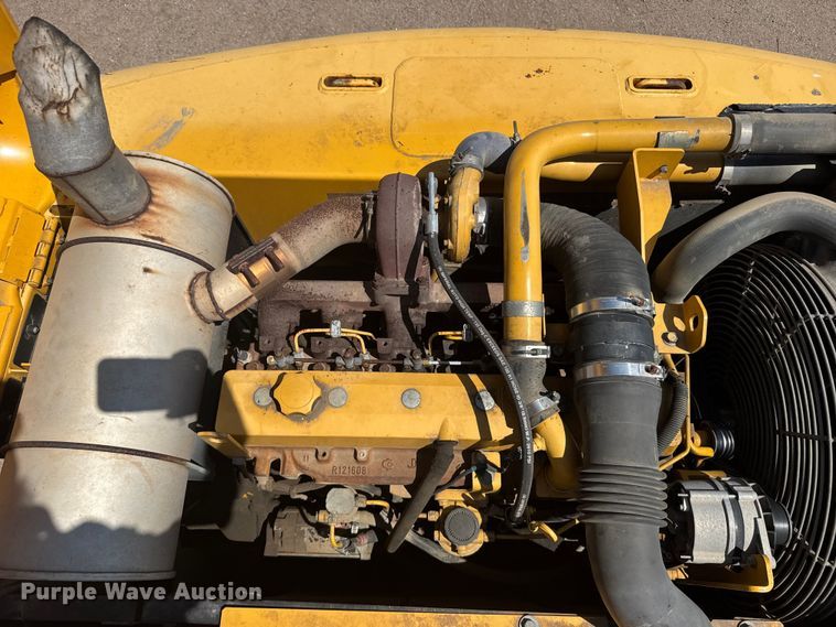 image for item EW4964 2004 John Deere 200C LC excavator