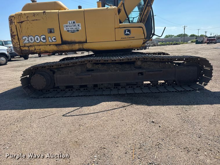 image for item EW4964 2004 John Deere 200C LC excavator