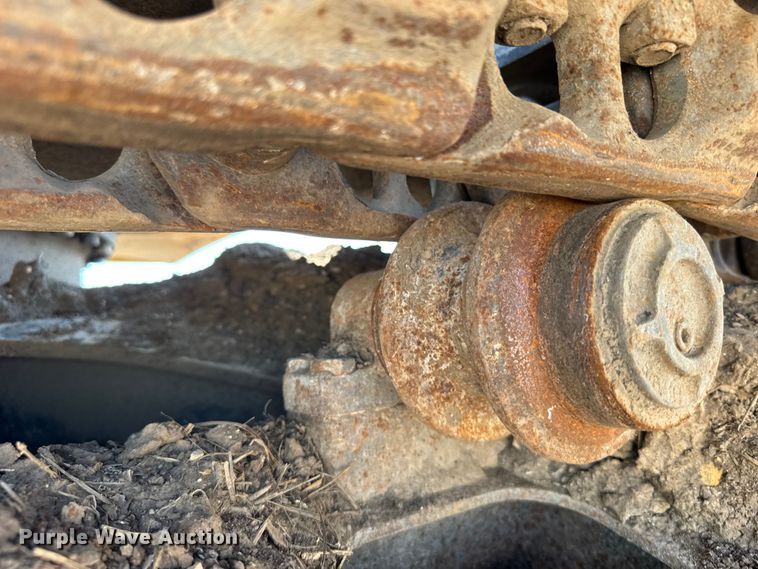 image for item EW4964 2004 John Deere 200C LC excavator