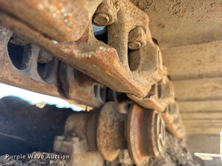 image for item EW4964 2004 John Deere 200C LC excavator