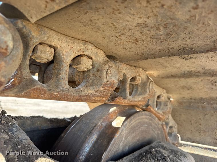 image for item EW4964 2004 John Deere 200C LC excavator