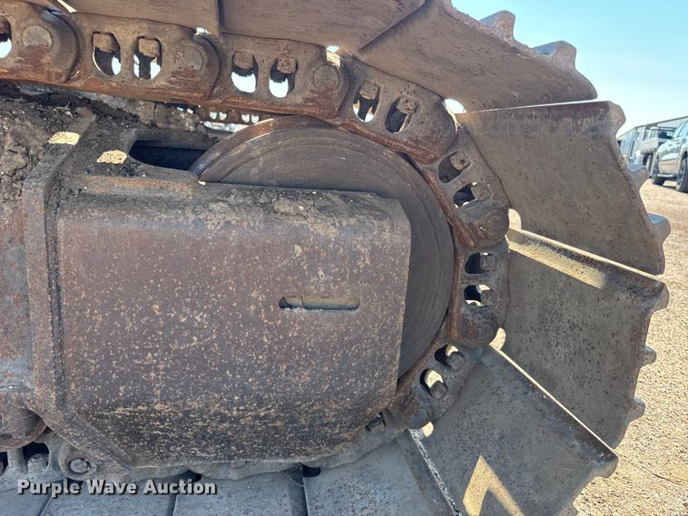 image for item EW4964 2004 John Deere 200C LC excavator