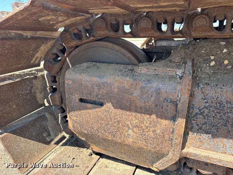 image for item EW4964 2004 John Deere 200C LC excavator