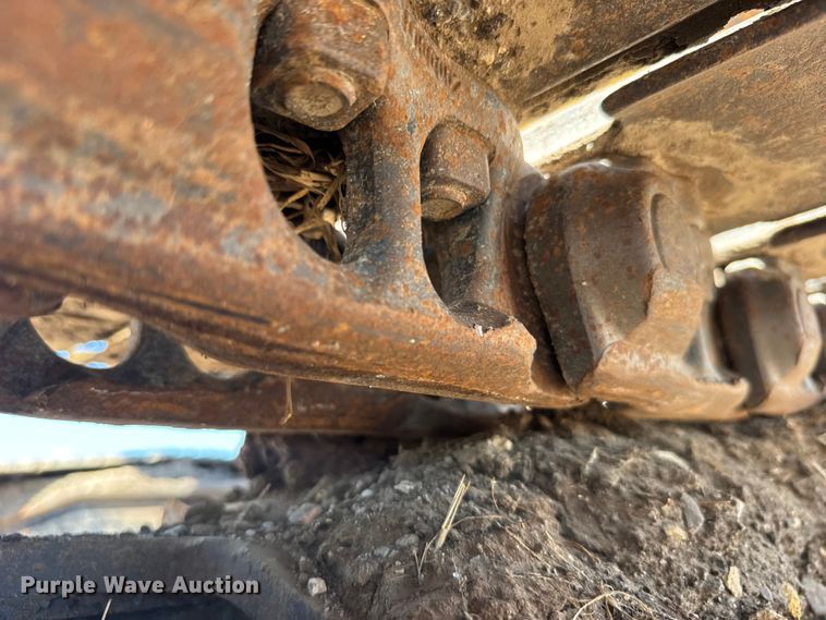 image for item EW4964 2004 John Deere 200C LC excavator