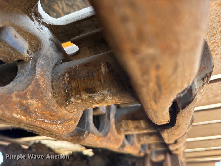 image for item EW4964 2004 John Deere 200C LC excavator