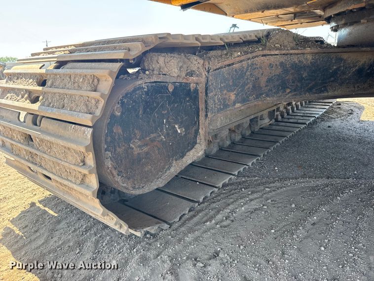 image for item EW4964 2004 John Deere 200C LC excavator