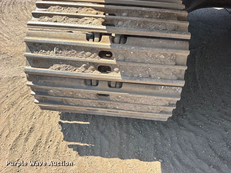image for item EW4964 2004 John Deere 200C LC excavator
