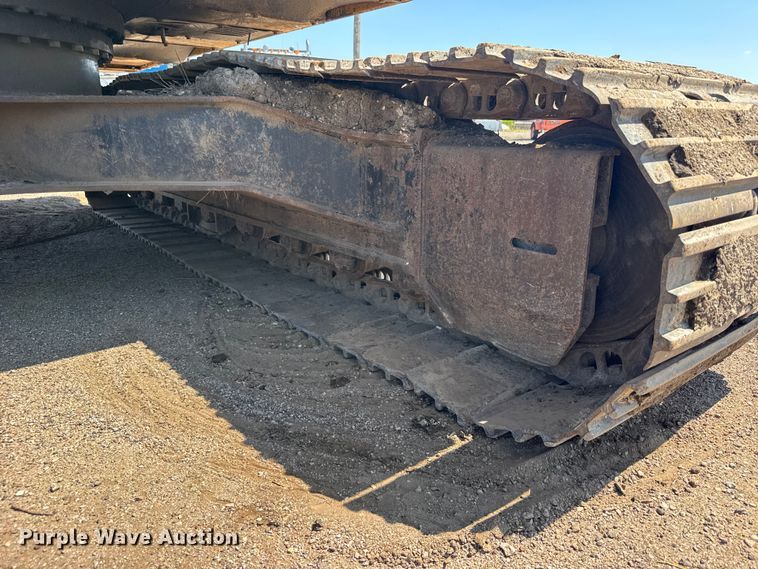 image for item EW4964 2004 John Deere 200C LC excavator