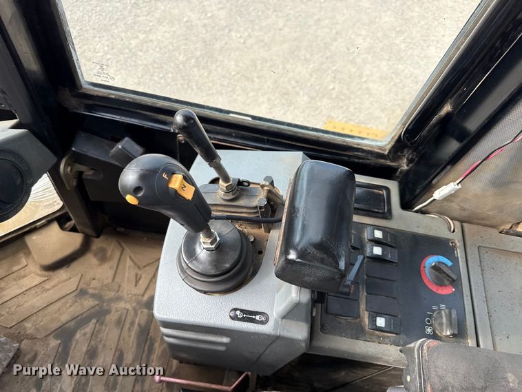 image for item EX2053 2002 Caterpillar 938G wheel loader