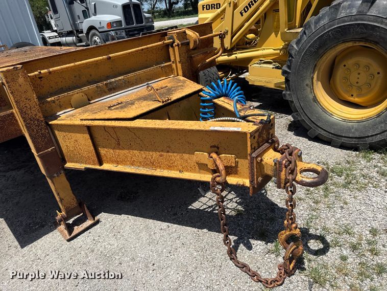 image for item EX2129 1994 AMBE Equipment trailer equipment trailer