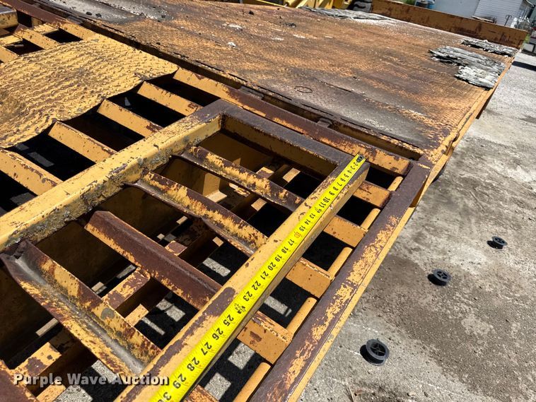 image for item EX2129 1994 AMBE Equipment trailer equipment trailer