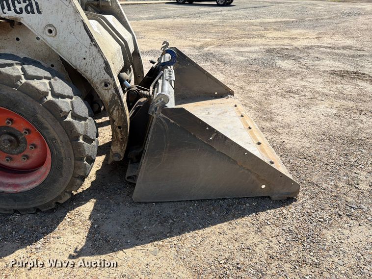 image for item EX2534 2001 Bobcat 763 skid steer loader