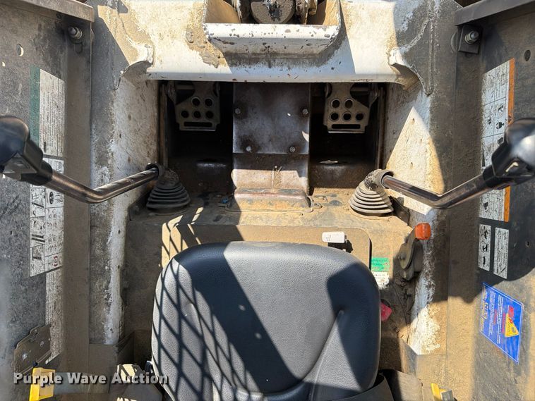 image for item EX2534 2001 Bobcat 763 skid steer loader