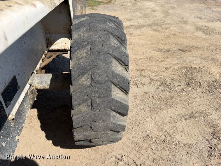 image for item EX2534 2001 Bobcat 763 skid steer loader