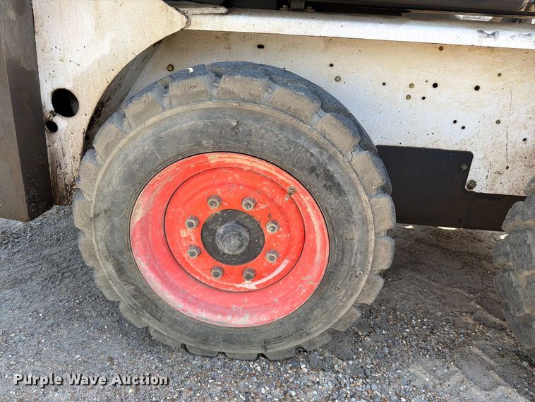 image for item EX2534 2001 Bobcat 763 skid steer loader