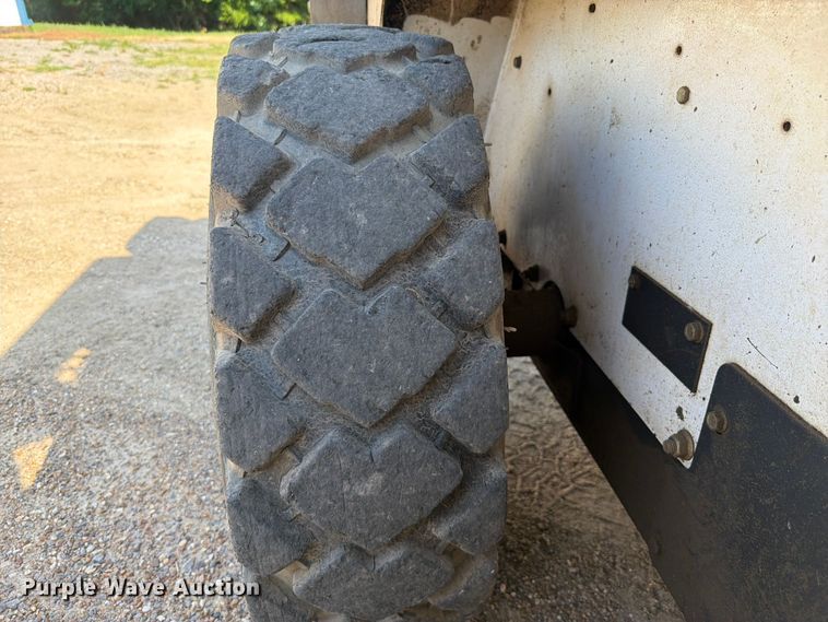 image for item EX2534 2001 Bobcat 763 skid steer loader