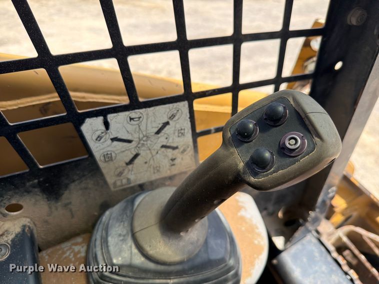 image for item EX2550 2006 Caterpillar 226B skid steer loader