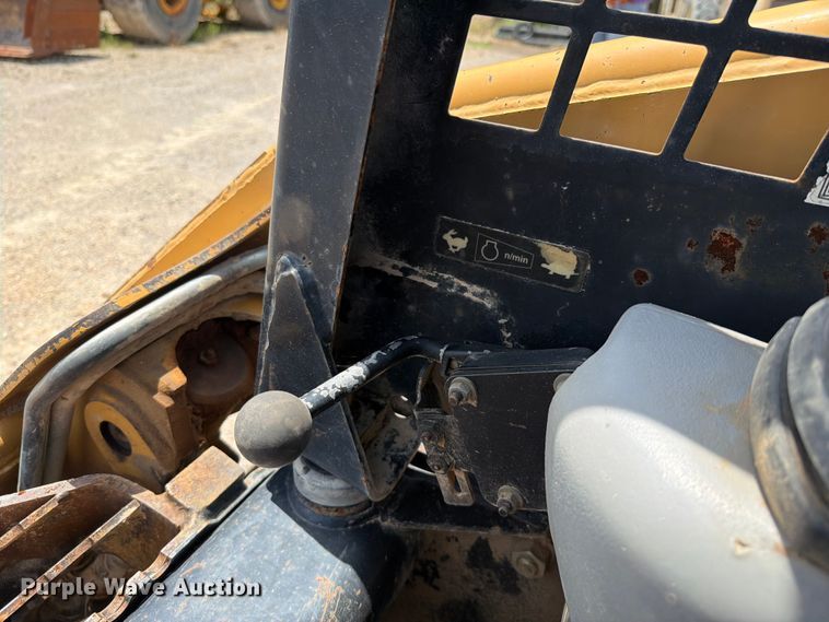 image for item EX2550 2006 Caterpillar 226B skid steer loader