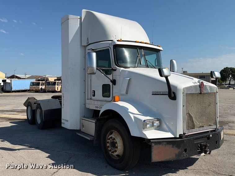 image for item EX4027 2014 Kenworth T800 semi truck