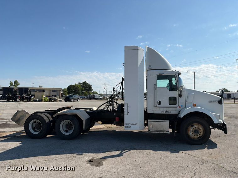 image for item EX4027 2014 Kenworth T800 semi truck