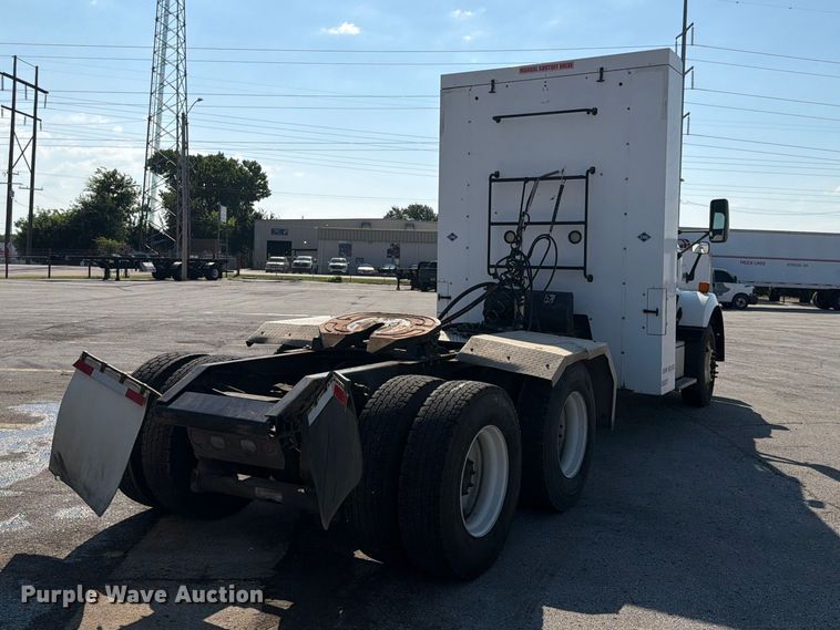 image for item EX4027 2014 Kenworth T800 semi truck