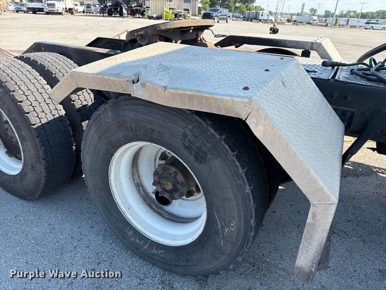 image for item EX4027 2014 Kenworth T800 semi truck