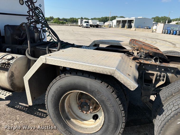 image for item EX4027 2014 Kenworth T800 semi truck