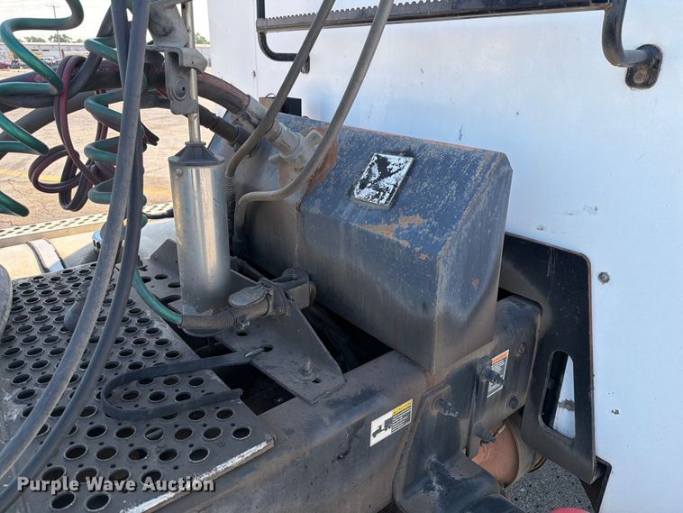 image for item EX4027 2014 Kenworth T800 semi truck
