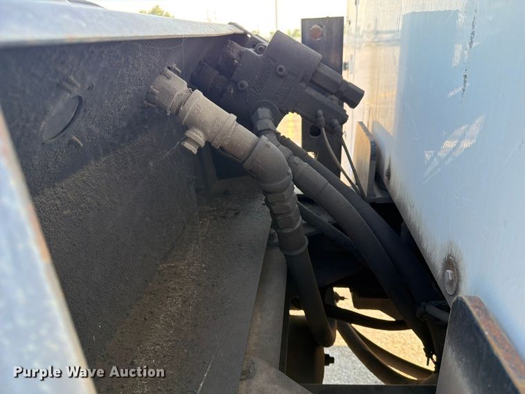image for item EX4027 2014 Kenworth T800 semi truck