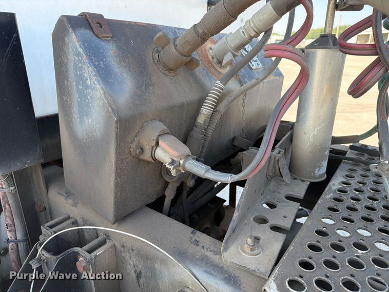 image for item EX4027 2014 Kenworth T800 semi truck