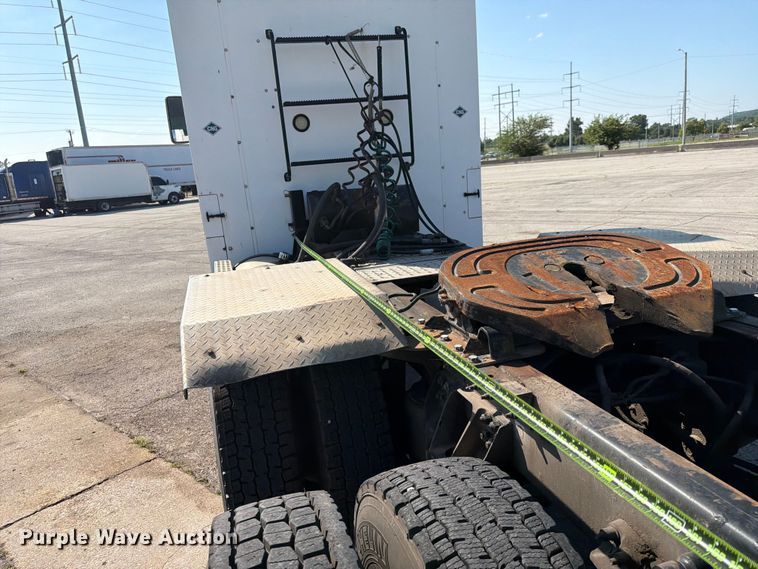 image for item EX4027 2014 Kenworth T800 semi truck