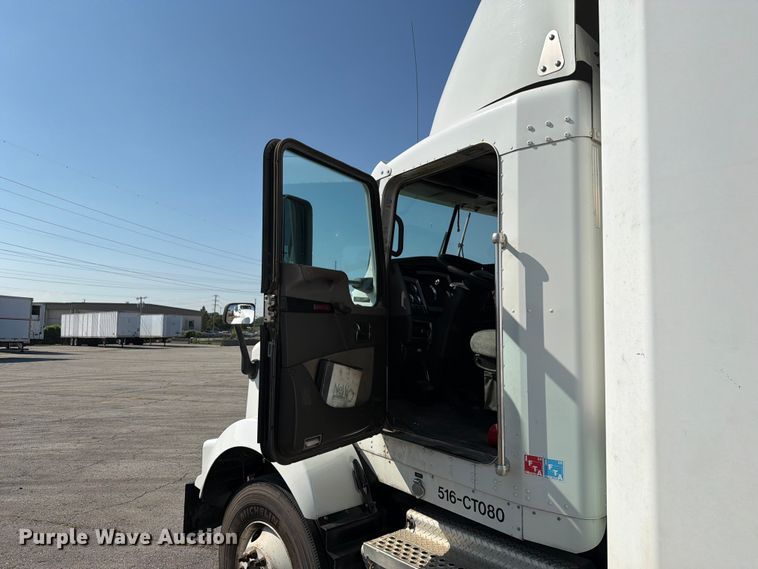 image for item EX4027 2014 Kenworth T800 semi truck