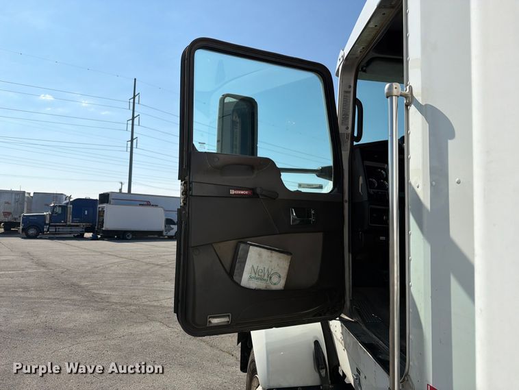 image for item EX4027 2014 Kenworth T800 semi truck