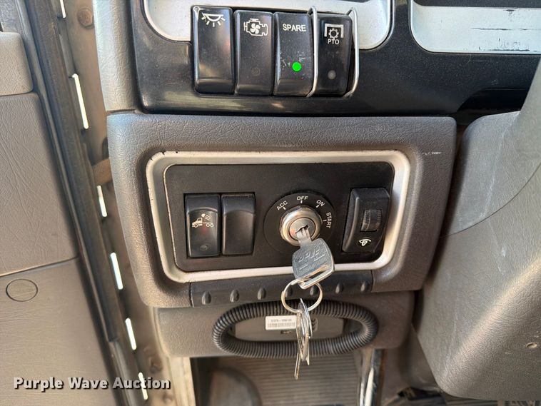 image for item EX4027 2014 Kenworth T800 semi truck