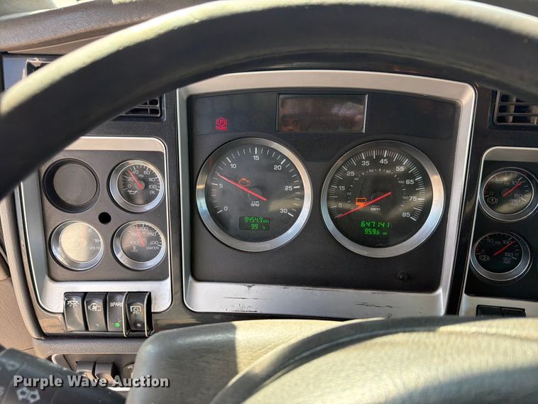image for item EX4027 2014 Kenworth T800 semi truck