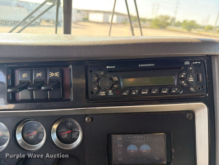 image for item EX4027 2014 Kenworth T800 semi truck