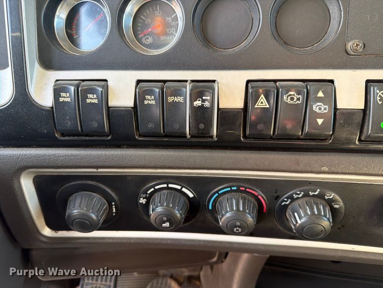 image for item EX4027 2014 Kenworth T800 semi truck