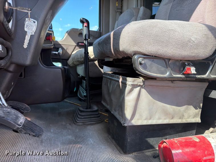image for item EX4027 2014 Kenworth T800 semi truck