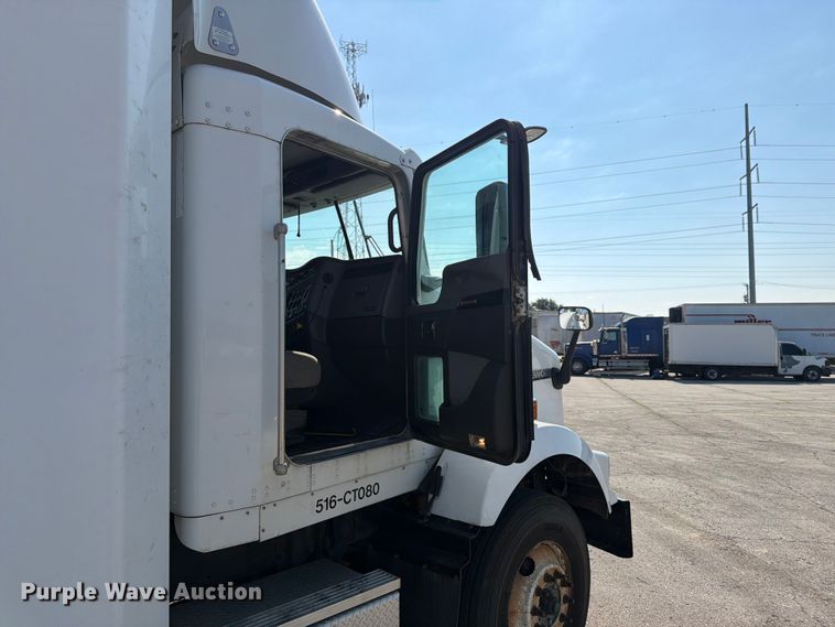 image for item EX4027 2014 Kenworth T800 semi truck