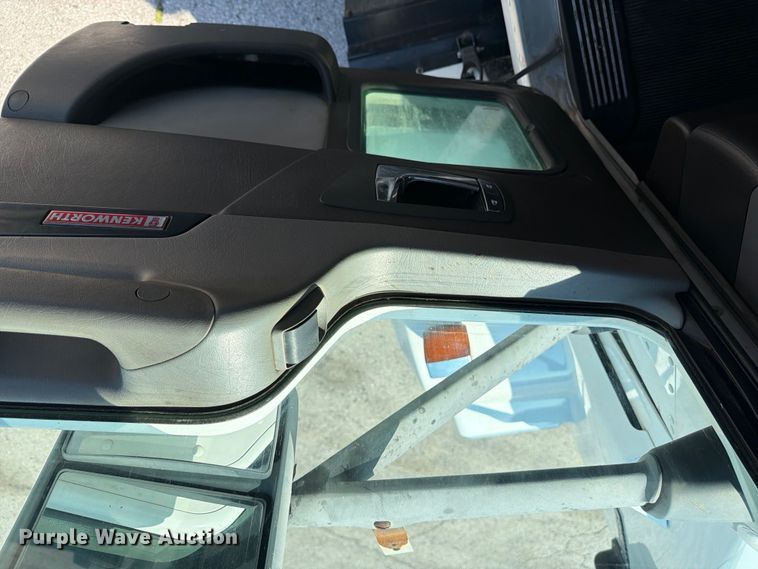 image for item EX4027 2014 Kenworth T800 semi truck