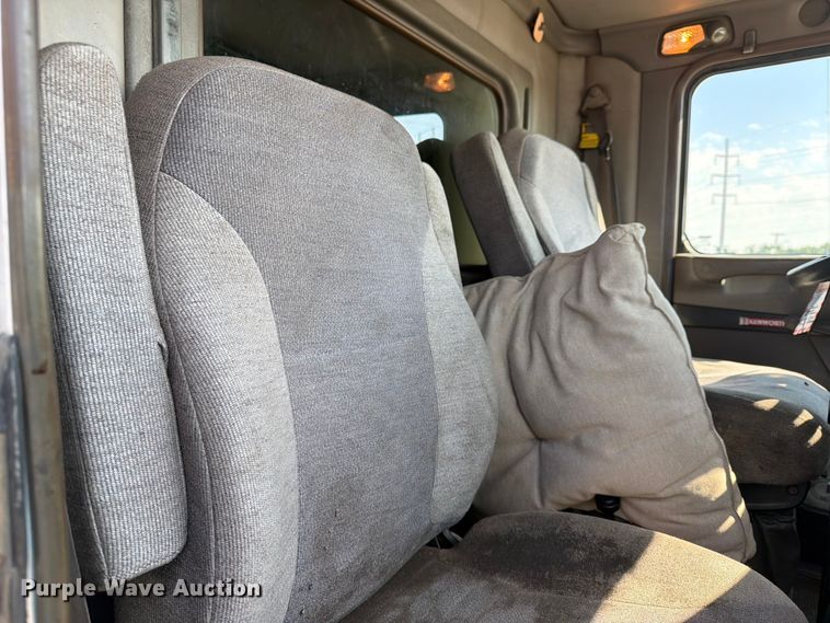 image for item EX4027 2014 Kenworth T800 semi truck