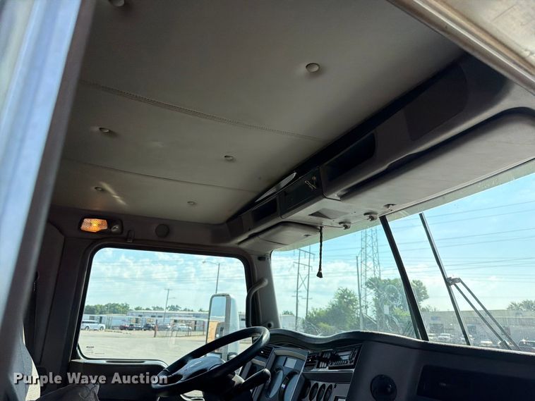 image for item EX4027 2014 Kenworth T800 semi truck