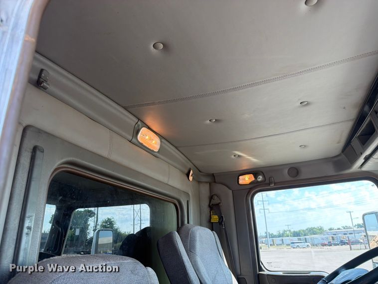 image for item EX4027 2014 Kenworth T800 semi truck