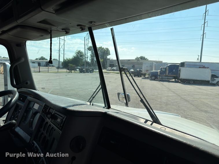 image for item EX4027 2014 Kenworth T800 semi truck