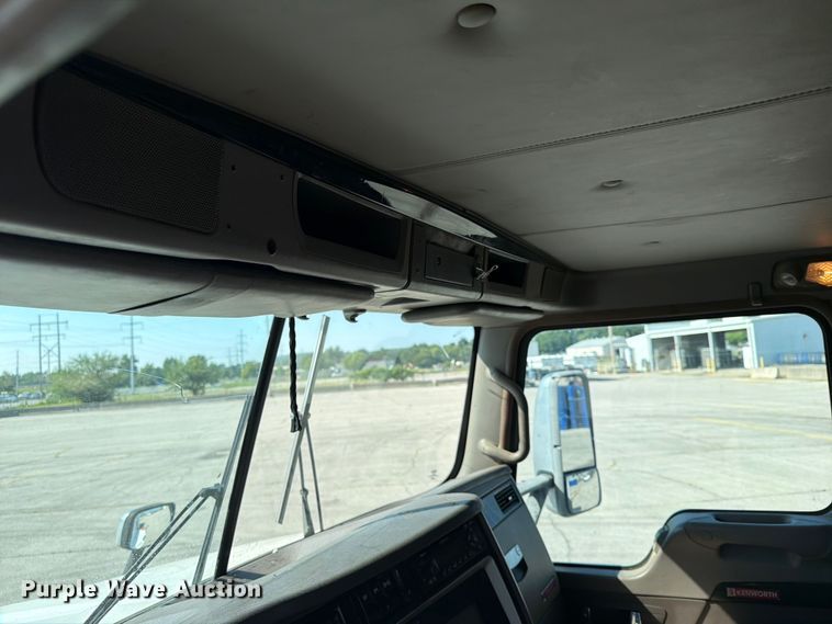image for item EX4027 2014 Kenworth T800 semi truck