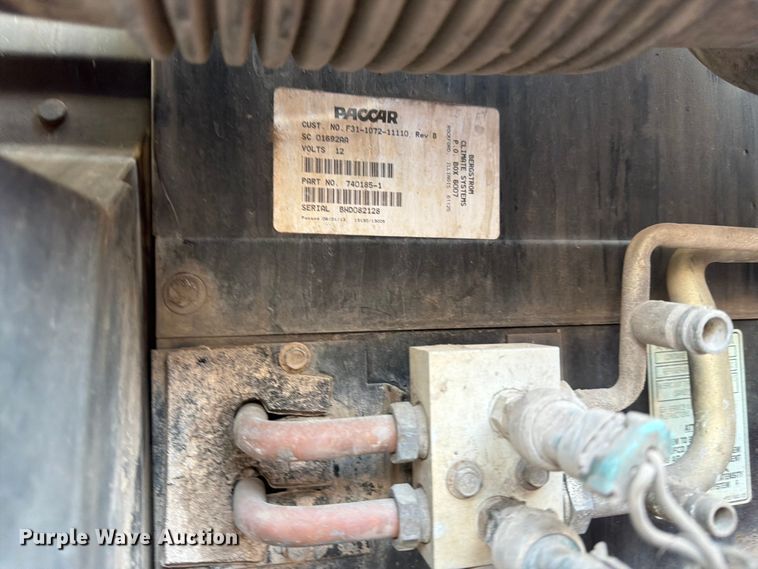 image for item EX4027 2014 Kenworth T800 semi truck